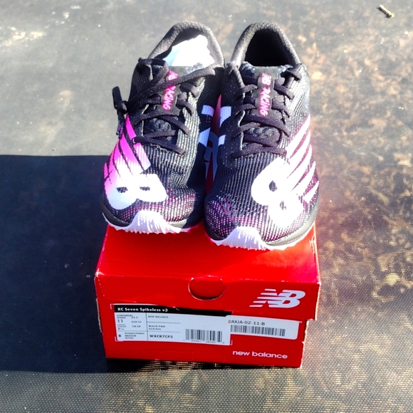 New Balance Women's Racing Spikeless Running Shoes - Picture 3 of 6